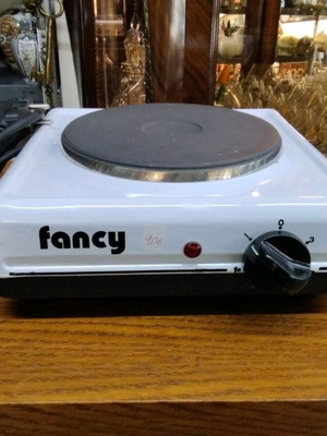Fancy 0112 tabletop kitchen stove like new, white