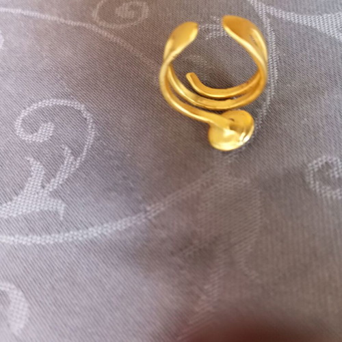 Adjustable ring with eye, gold color, like new