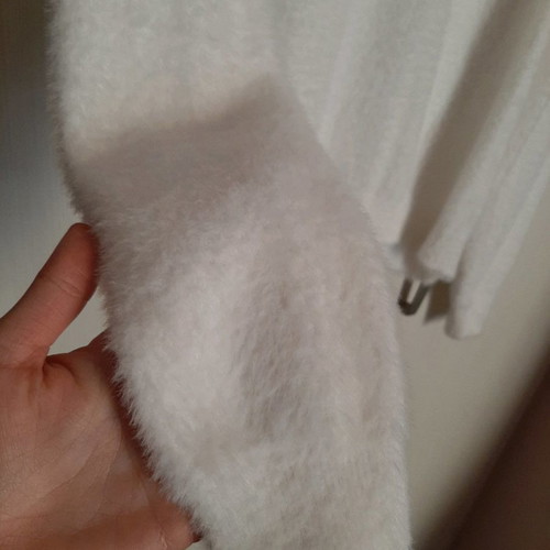 Fuzzy sweater new, size M-L, white