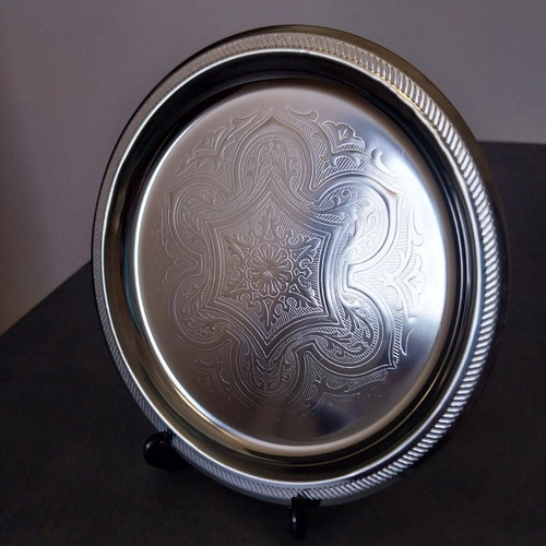 Stainless steel serving plates used, pack of 6, embossed design