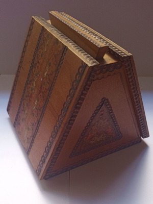 Vintage wooden decorative pyramid-style cigarette case like new