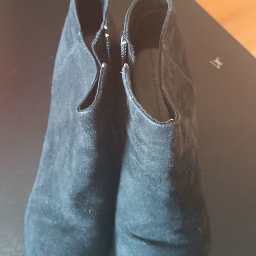 Booties like new size 37, suede with heel