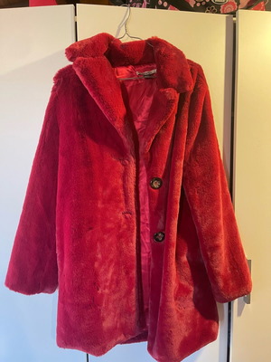 Attrattivo fur coat burgundy like new, no small