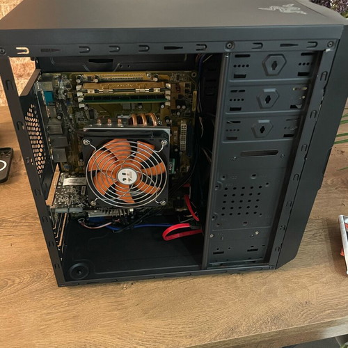 Desktop computer used with ASUS M2R32-MVP motherboard and MSI R5670 graphics card