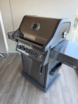 Napoleon 425 Pro S grill used with genuine hood gift