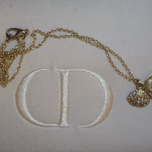 Shell necklace in gold color, new