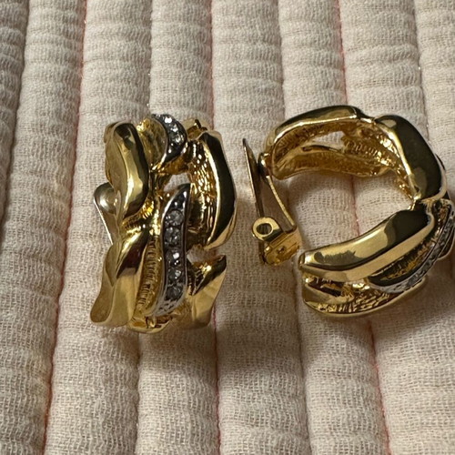 Earrings gold color with rhinestones clip new