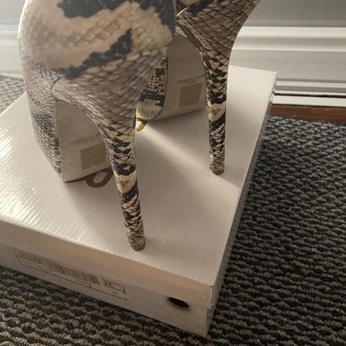 Steve Madden pumps like new, size 38