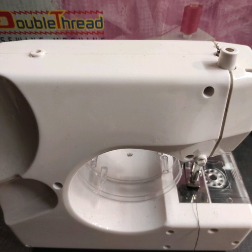 Double Thread sewing machine used with pedal, elegant and lightweight