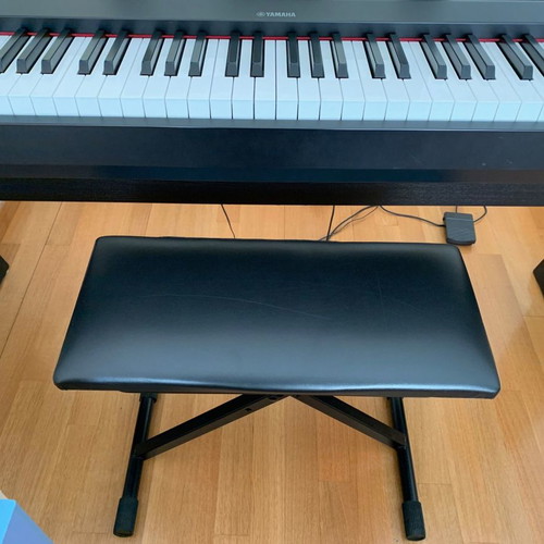 Yamaha Portable Grand DGX-660 electric piano used, black