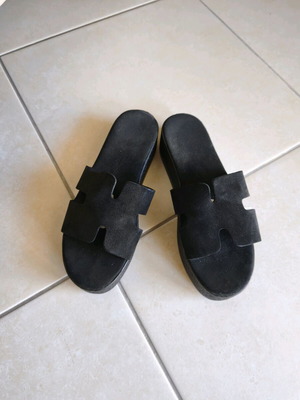 Women's sandals used, size 38, black, leather upper