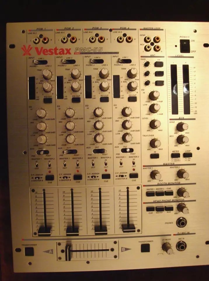 Vestax PMC-55 DJ Club Mixer used in… - € 990,00 - Vendora.cy