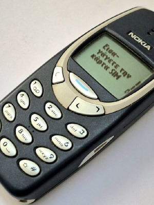 Nokia 3310 Classic Phone used, vintage brick dumb telephone