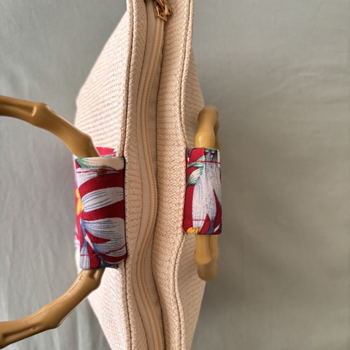 Summer bag new with horn handles and shoulder strap beige