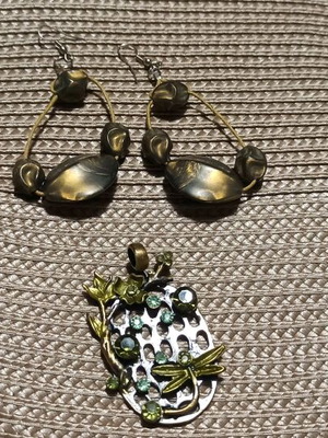 Earrings and pendant like new in green shade handmade