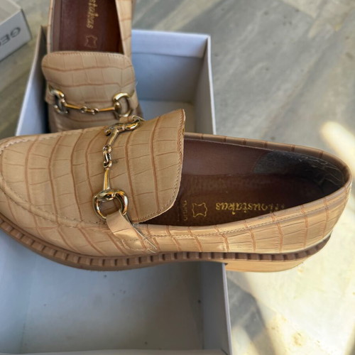 Loafers μέγεθος 38 μεταχειρισμένα, μπεζ, ελληνική εταιρία