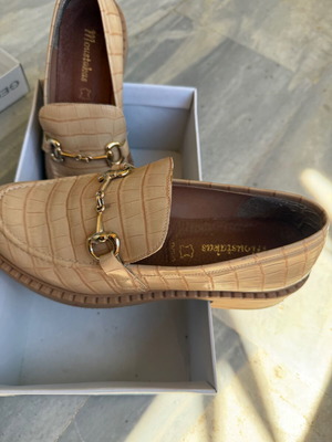 Loafers μέγεθος 38 μεταχειρισμένα, μπεζ, ελληνική εταιρία