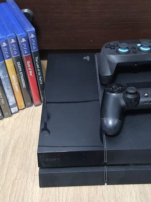 PlayStation 4 console 500GB used with 2 controllers and 10 games