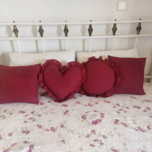 Double bed with nightstand like new, includes mattress