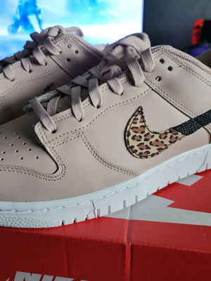 Nike Dunk Low SE Women's Fossil Stone White Multi-Color DD7099-200 new size 44.5