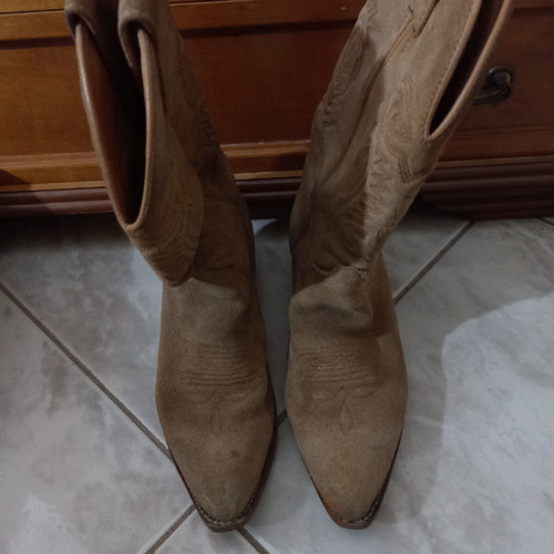 PRICE DROP:LEGENDARY SENDRA 39 HANDMADE BOOTS