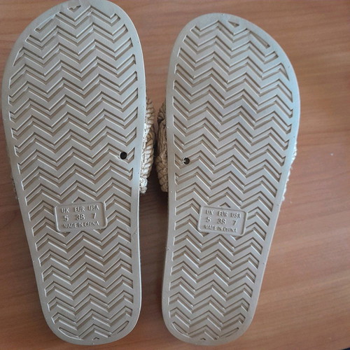 Flip flops new, size 38, plastic woven style