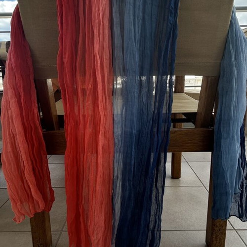 Scarf set like new, blue and red