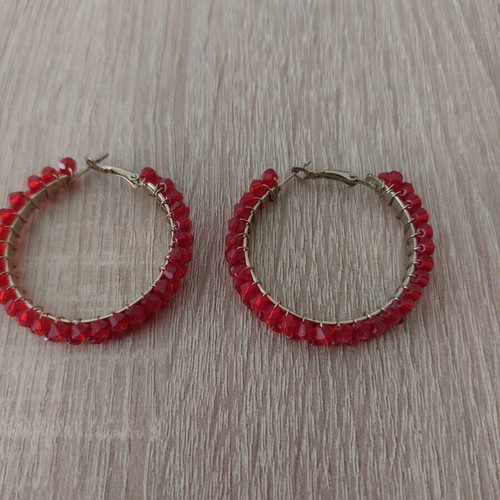 Hoop earrings like new with red beads