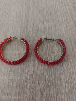 Hoop earrings like new with red beads