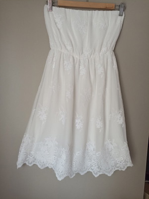 Mini strapless dress new with embroidery, size S/M, white