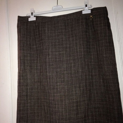 Brown checked skirt with gold buckle Bm used size 20