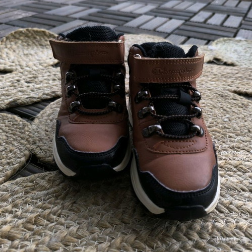 Champion kids' athletic boots size 28 like new, black and brown