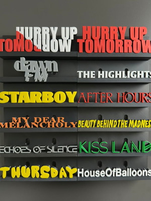 Βάσεις προβολής The Weeknd για CD και βινύλια σαν καινούργιες