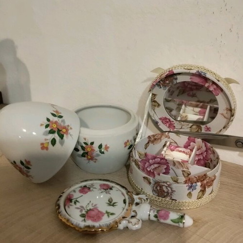 Jewelry box set 3 pieces like new, multicolored