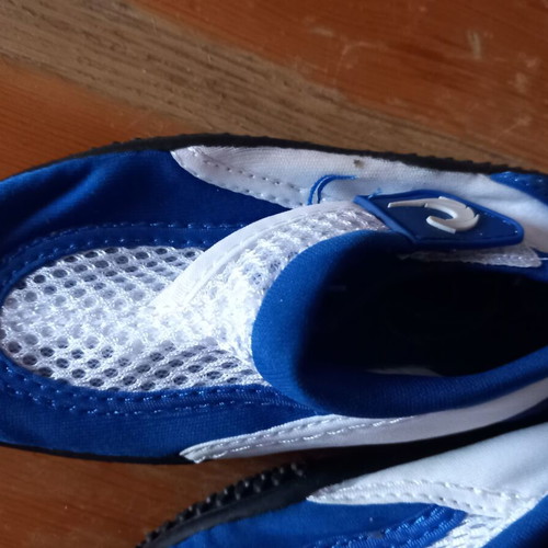 Mare water shoes size 25 new, blue and white