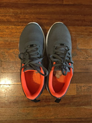 Reebok athletic shoes like new, size 42, gray