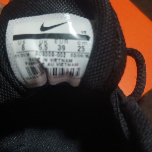 Nike women's athletic shoes size 39 like new, black