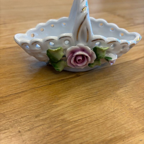 Small decorative porcelain basket like new
