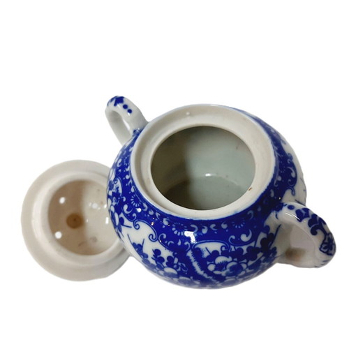 Japanese porcelain sugar bowl like new, blue and white decor