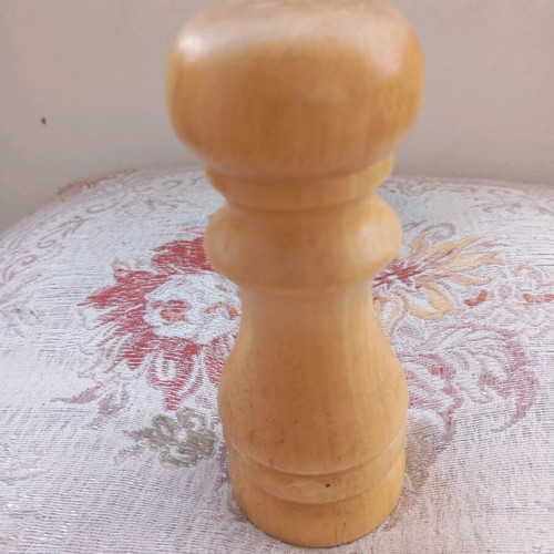 Handmade pepper grinder like new, large wooden