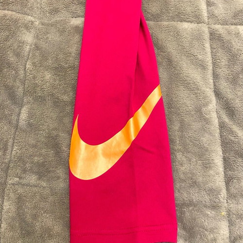 Nike fuchsia calf-length leggings unused