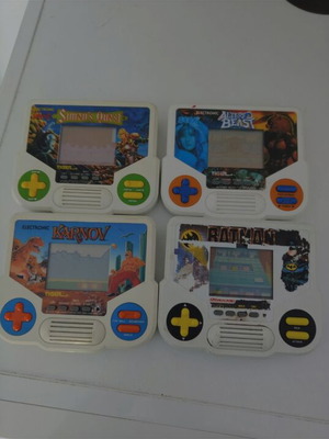 Tiger Electronics handheld games used, Karnov no sound, Batman worn, Simon's Quest excellent
