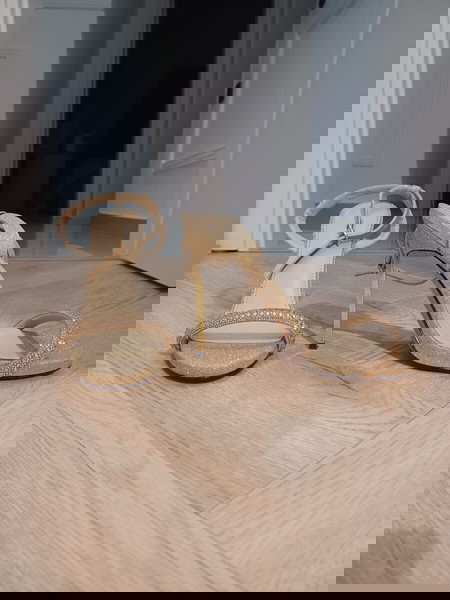 Πεδιλα με τακουνι