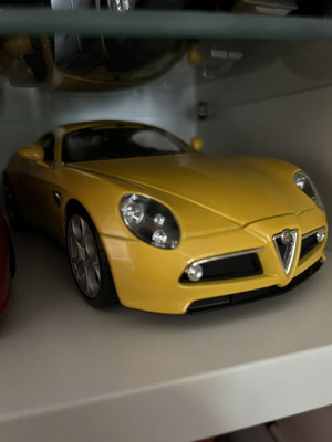 Alfa Romeo 1/18 μοντέλο αυτοκινήτου σαν καινούριο