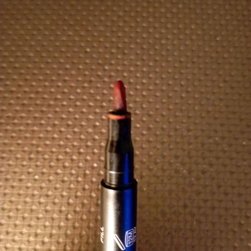 Avon 2 in 1 lip tattoo used, red shade