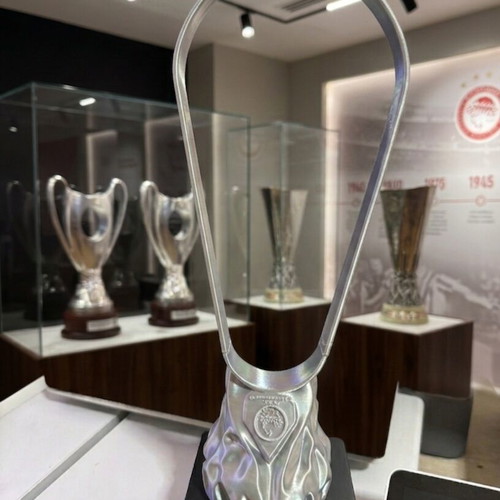 Olympiakos Youth League trophy like new, 25 cm height