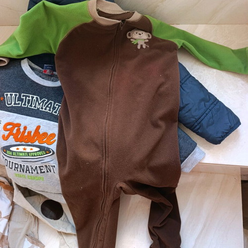 Boys' clothing set like new, jacket, sleeping bag, sweatshirts 3-4 years