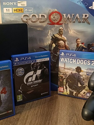 Sony Playstation 4 1TB σε υπεράριστη κατάσταση με 2 χειριστήρια και παιχνίδια