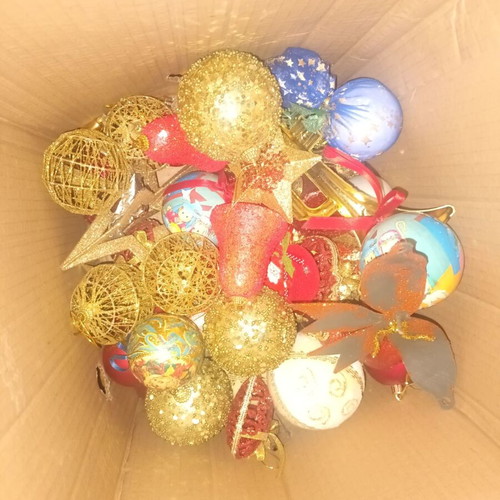 Christmas ornaments like new, box