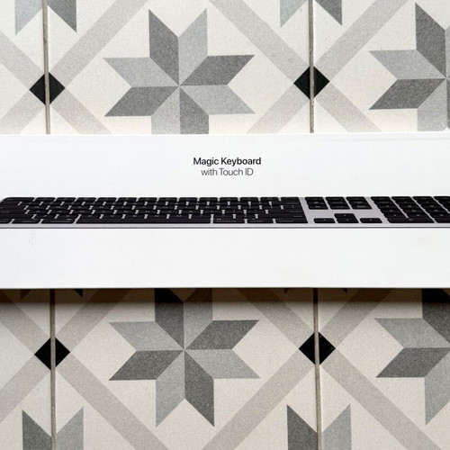 Magic Keyboard with Touch ID and Numeric Keypad for Mac, like new